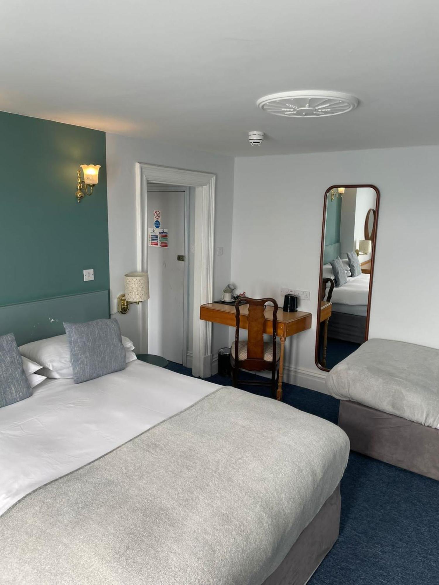 Oyo No 3 Otel Bath Dış mekan fotoğraf