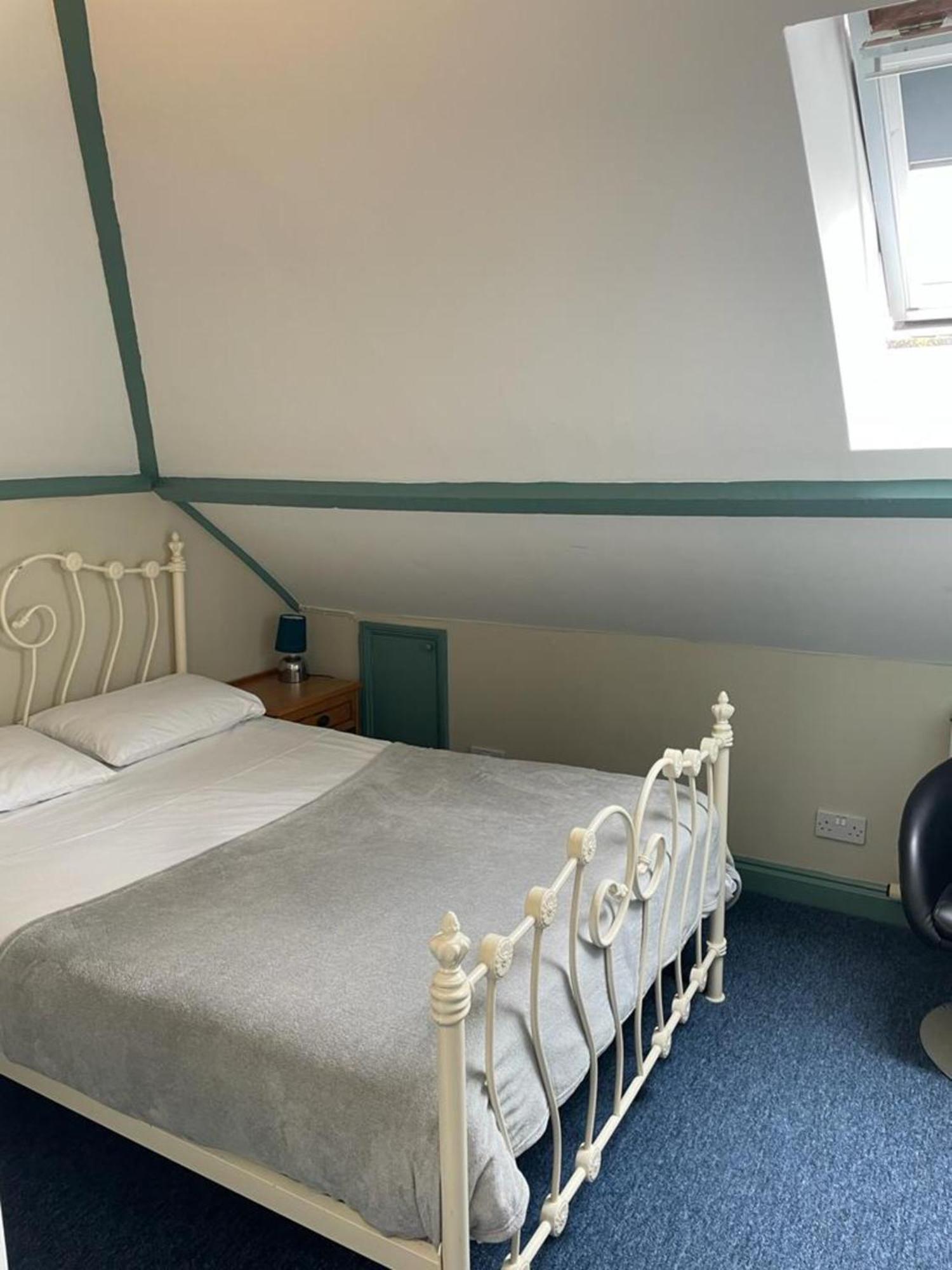 Oyo No 3 Otel Bath Dış mekan fotoğraf