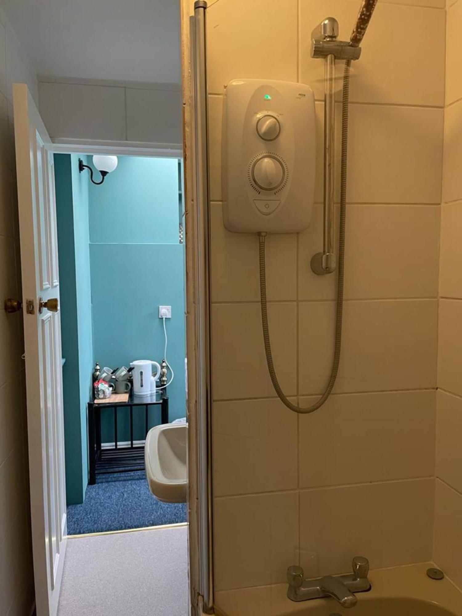 Oyo No 3 Otel Bath Dış mekan fotoğraf