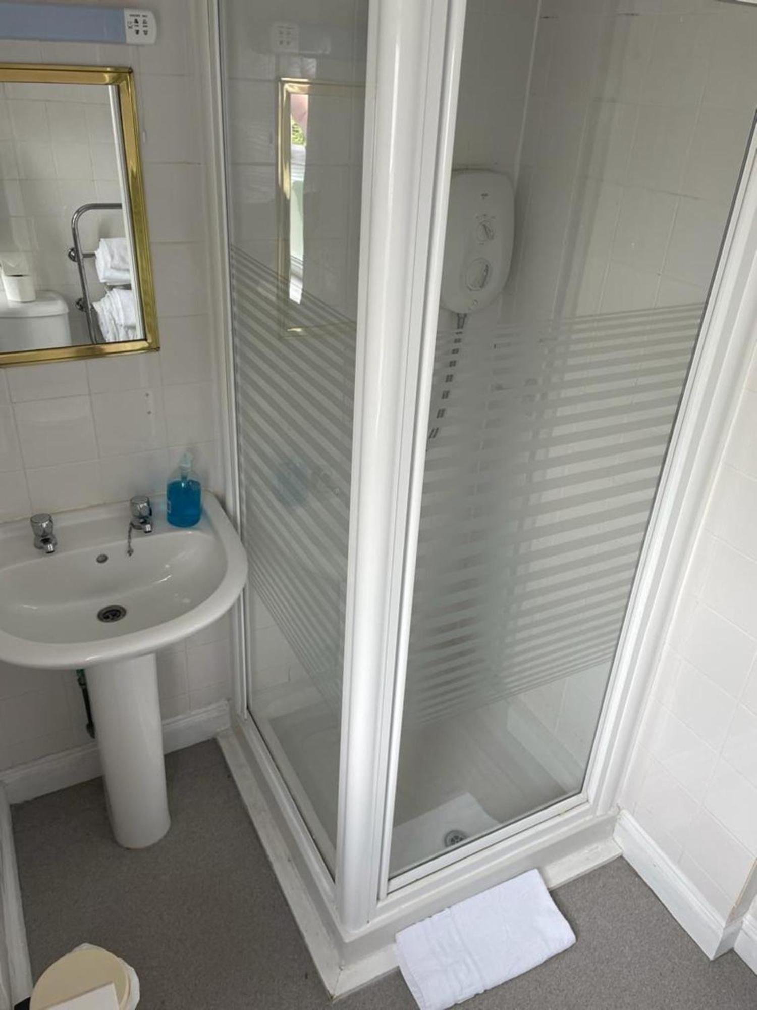 Oyo No 3 Otel Bath Dış mekan fotoğraf