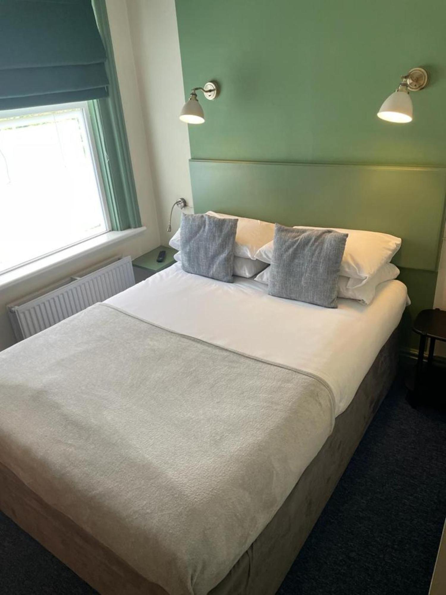 Oyo No 3 Otel Bath Dış mekan fotoğraf