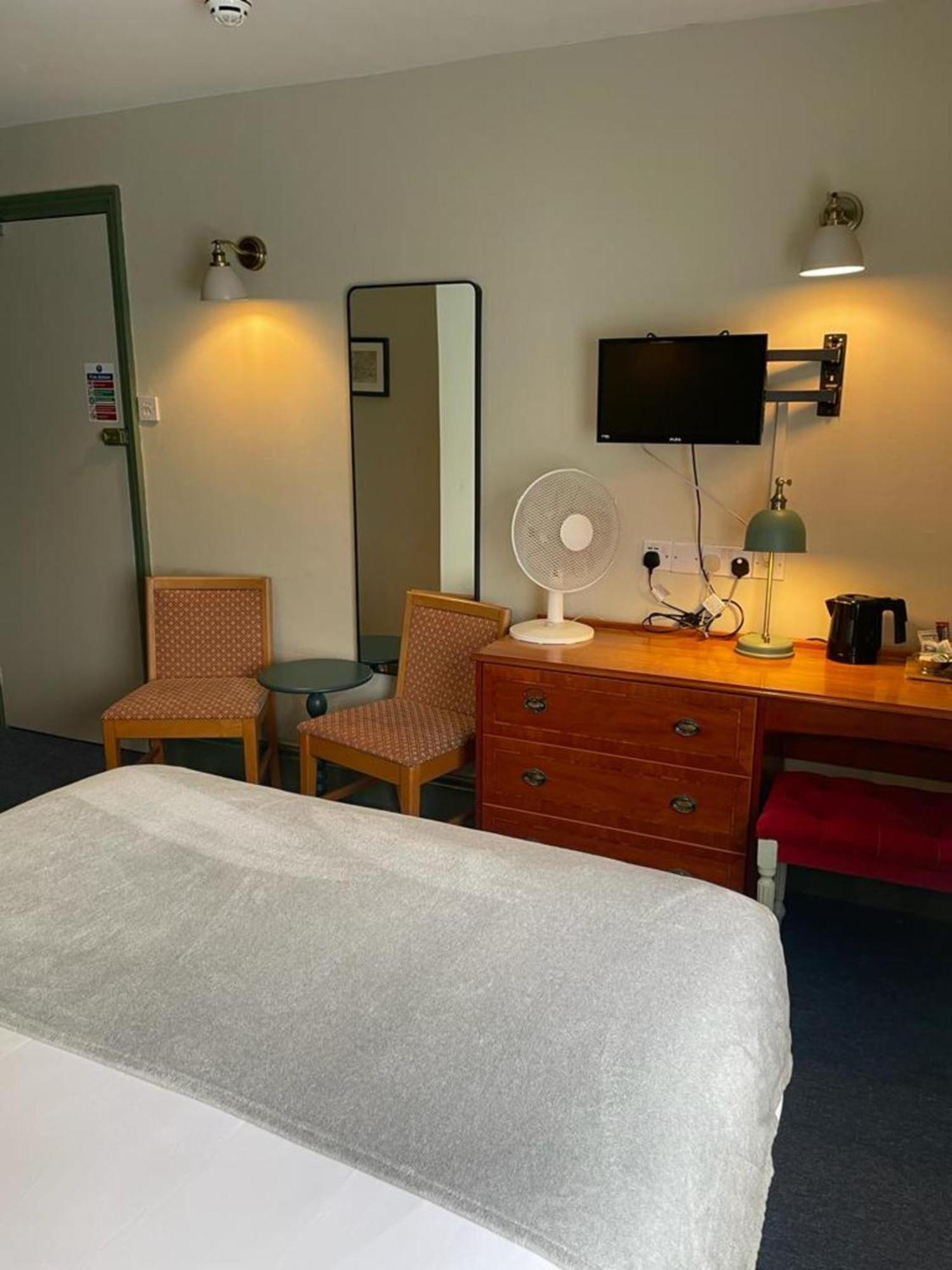 Oyo No 3 Otel Bath Dış mekan fotoğraf