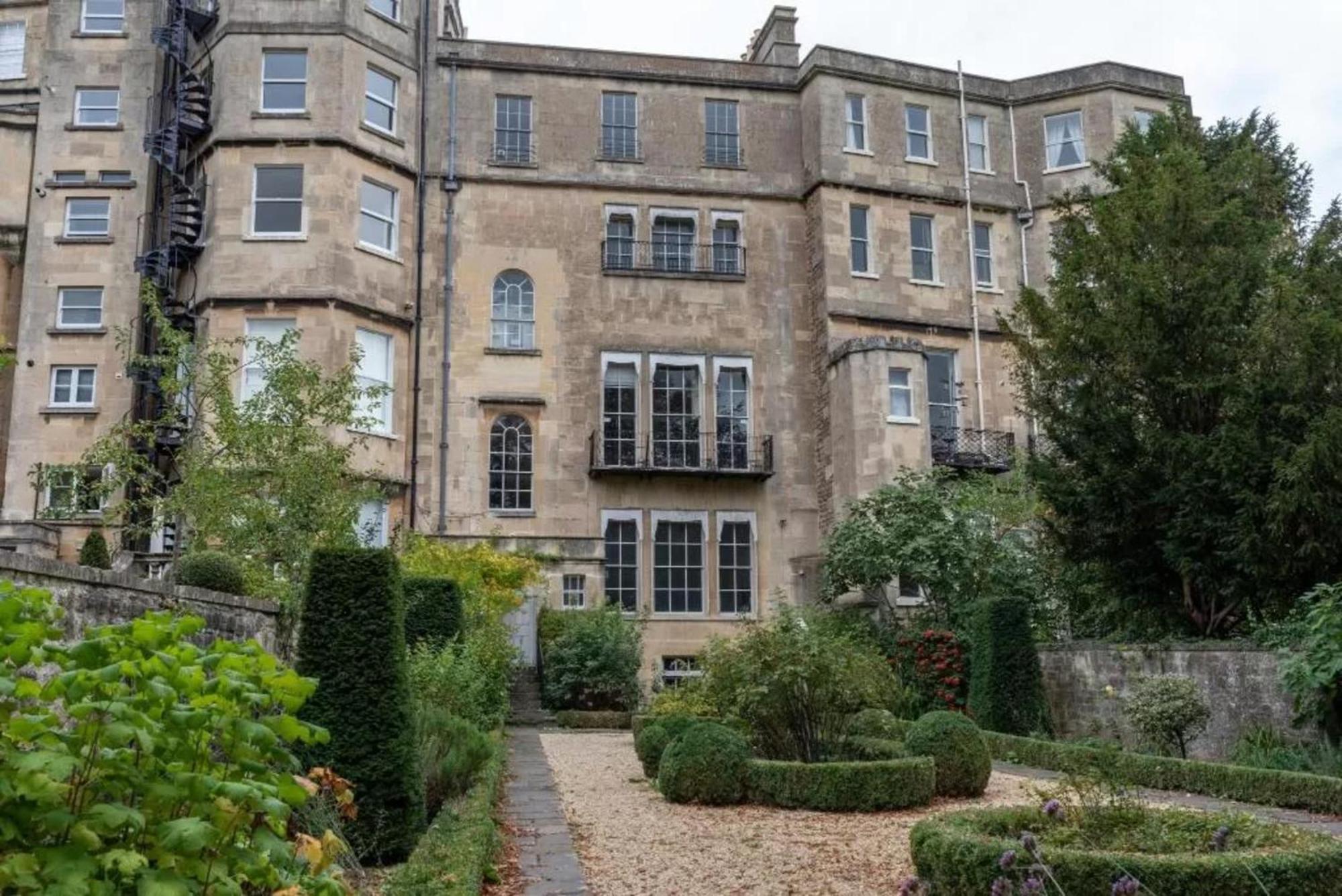 Oyo No 3 Otel Bath Dış mekan fotoğraf