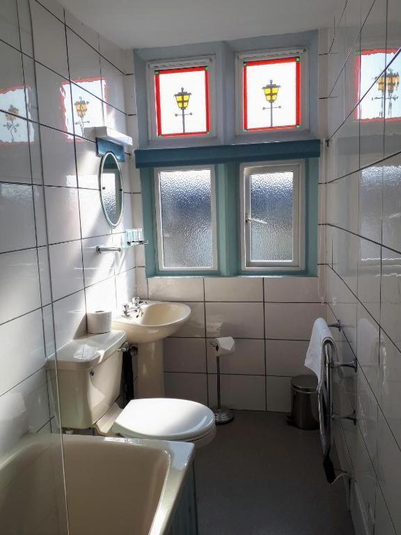 Oyo No 3 Otel Bath Dış mekan fotoğraf