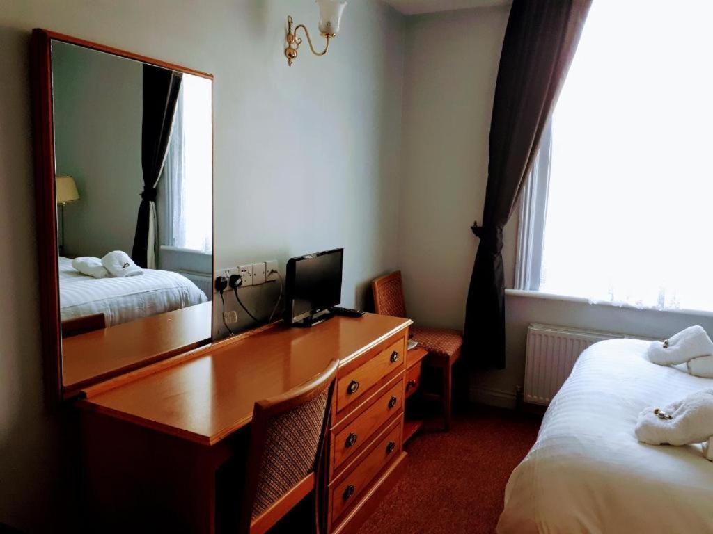 Oyo No 3 Otel Bath Dış mekan fotoğraf